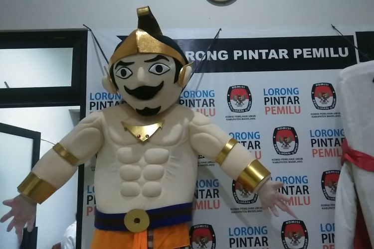 Maskot Komisi Pemilihan Umum (KPU) Kabupaten Magelang Werkudoro, di Kantor KPU Kabupaten Magelang, Jawa Tengah, Kamis (23/11/2017). Tokoh pewayangan Werkudoro memiliki sifat yang inspiratif yaitu jujur, lugas, tidak mudah dipengaruhi dan berintegritas.