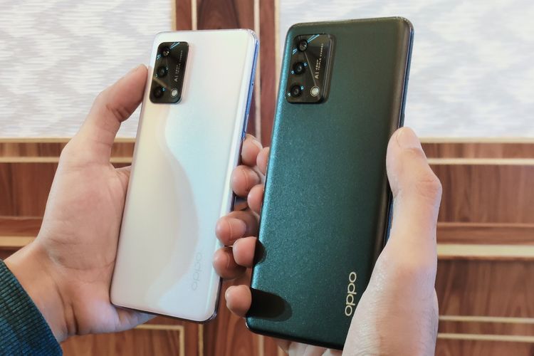 Dua varian warna ponsel Oppo misterius yang dipamerkan pada Kamis (28/10/2021). Kedua ponsel ini ternyata adalah Oppo A95.