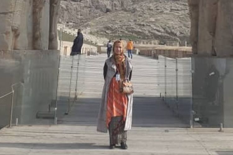 Sayyida (31), mahasiswi asal Desa Bojong, Kecamatan Kemang, Kabupaten Bogor, yang kuliah di Iran. Hiingga Kamis (26/6/2025), ia masih tertahan di Azerbaijan usai dievakuasi menyusul memanasnya konflik Iran dan Israel.