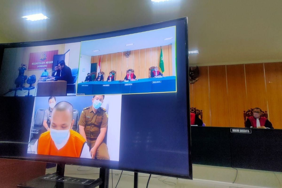 Sopir Vanessa Angel, Tubagus Muhammad Joddy Pramas Setya, mengikuti sidang di Pengadilan Negeri Jombang secara virtual dari Lapas Kelas IIB Jombang, Jawa Timur, Kamis (27/1/2022).