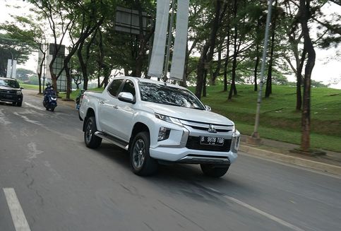 Biaya Servis dan Pajak Mitsubishi Triton, per Bulan Rp 900.000