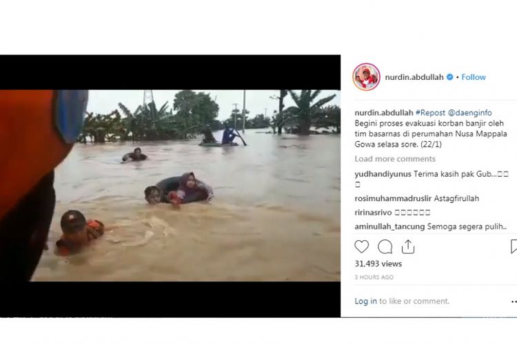 Petugas berupaya menyelamatkan para korban banjir di Kabupaten Gowa, yang merendam salah satu perumahan di wilayah tersebut. Tak hanya di Kabupaten Gowa, banjir bandang juga terjadi di sejumlah wilayah di Sulawesi Selatan (Sulsel) seperti di Kota Makassar, Kabupaten Maros, Kabupaten Pangkep, Kabupaten Barru dan Kabupaten Soppeng sejak Selasa (22/1/2019). 