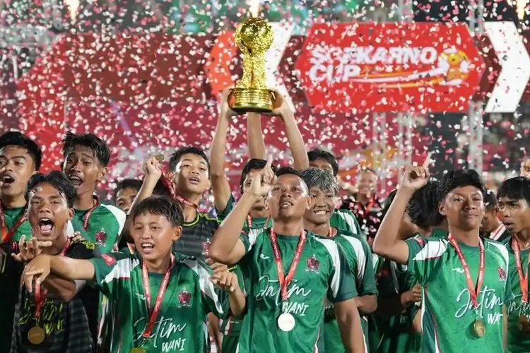 Dua Legenda Timnas Indonesia Tak Lagi Mengejar Trofi, Kini Mencari Bintang Masa Depan