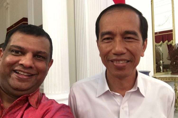 Presiden Joko Widodo (Jokowi) dan CEO AirAsia Tony Fernandes