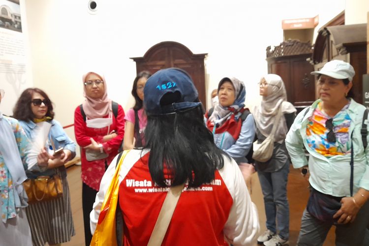 Kompas Travel Walking Tour digelar pertama kalinya pada Minggu (30/6/2024) dengan rute Taman Fatahillah-Museum Sejarah Jakarta-Acaraki-Museum Wayang- Kanal Kota Tua-Hotel Santika Premiere Hayam Wuruk Jakarta.