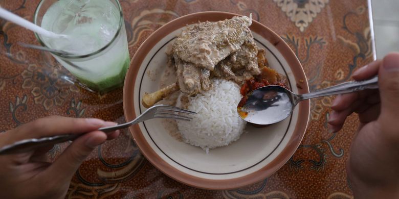 Hidangan gudeg di Warung Makan Gudeg B. Djuminten, Jogjakarta, Minggu (6/8/2017).