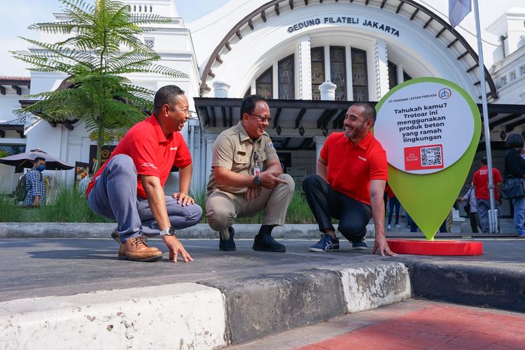 PT Semen Indonesia Tbk telah berpartisipasi dalam penataan trotoar di DKI Jakarta.