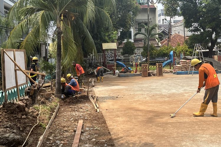 Bertahun-Tahun Rusak, Lapangan Basket Tanjung Duren yang Rusak Kini Mulai Diperbaiki