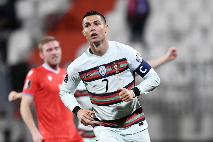 Penyerang timnas Porugal Cristiano Ronaldo merayakan golnya ke gawang Luksemburg pada laga matchday ketiga Grup A Kualifikasi PIala Dunia 2022 Zona Eropa di Stadion Josy Barthel, 30 Maret 2021.