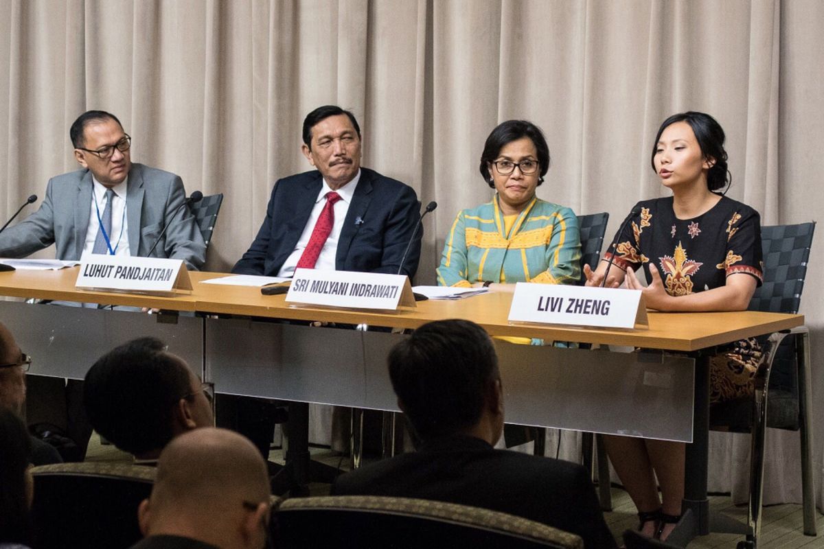 (Dari kiri) Gubernur Bank Indonesia Agus Martowardojo, Menteri Koordinator Bidang Kemaritiman Luhut Panjaitan, Menteri Keuangan Sri Mulyani, dan sutradara Livi Zheng menjadi pembicara dalam 2017 Annual Meetings of the World Bank Group and the IMF Global Media Gathering di World Bank Headquarter di Washington DC, AS, Kamis (12/10/2017).