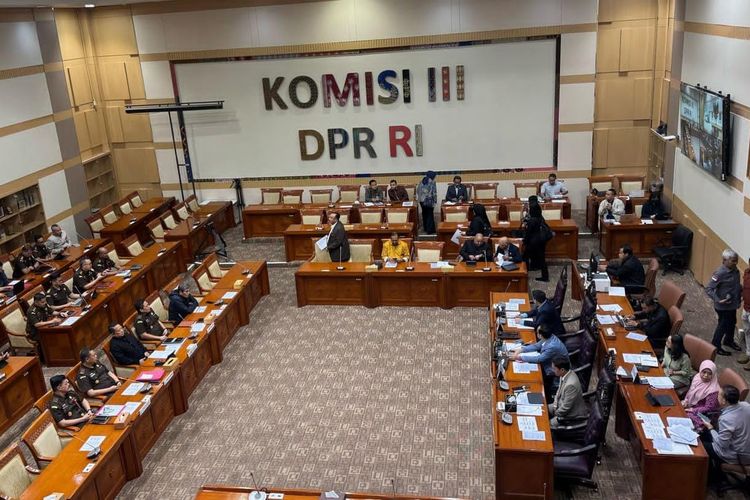 Rapat Tertutup, DPR dan Kejagung Bahas Kasus Pertamina hingga Tom Lembong