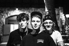 Lirik dan Chord Lagu Violet dari Hippo Campus