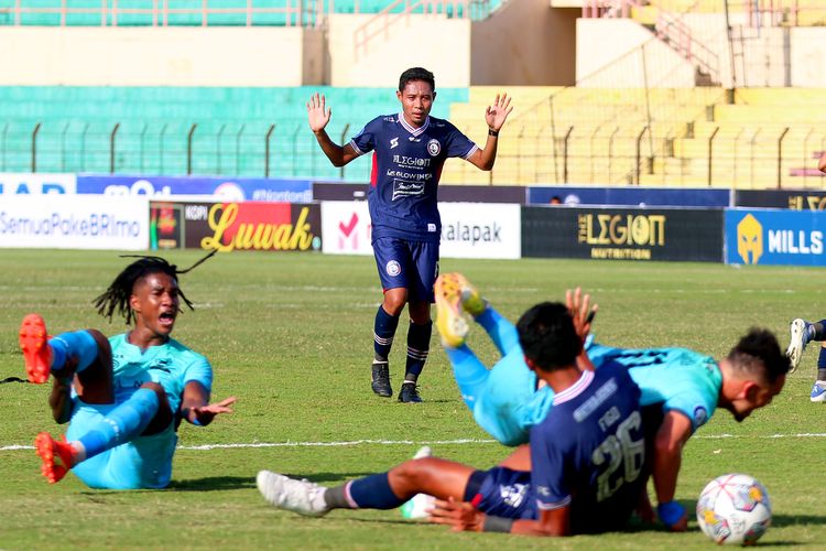 Pemain Arema FC Evan Dimas saat pertandingan pekan 16 Liga 1 2022-2023 melawan Madura United yang berakhir dengan skor 0-2 di Stadion Sultan Agung Bantul, Selasa (20/12/2022) sore.