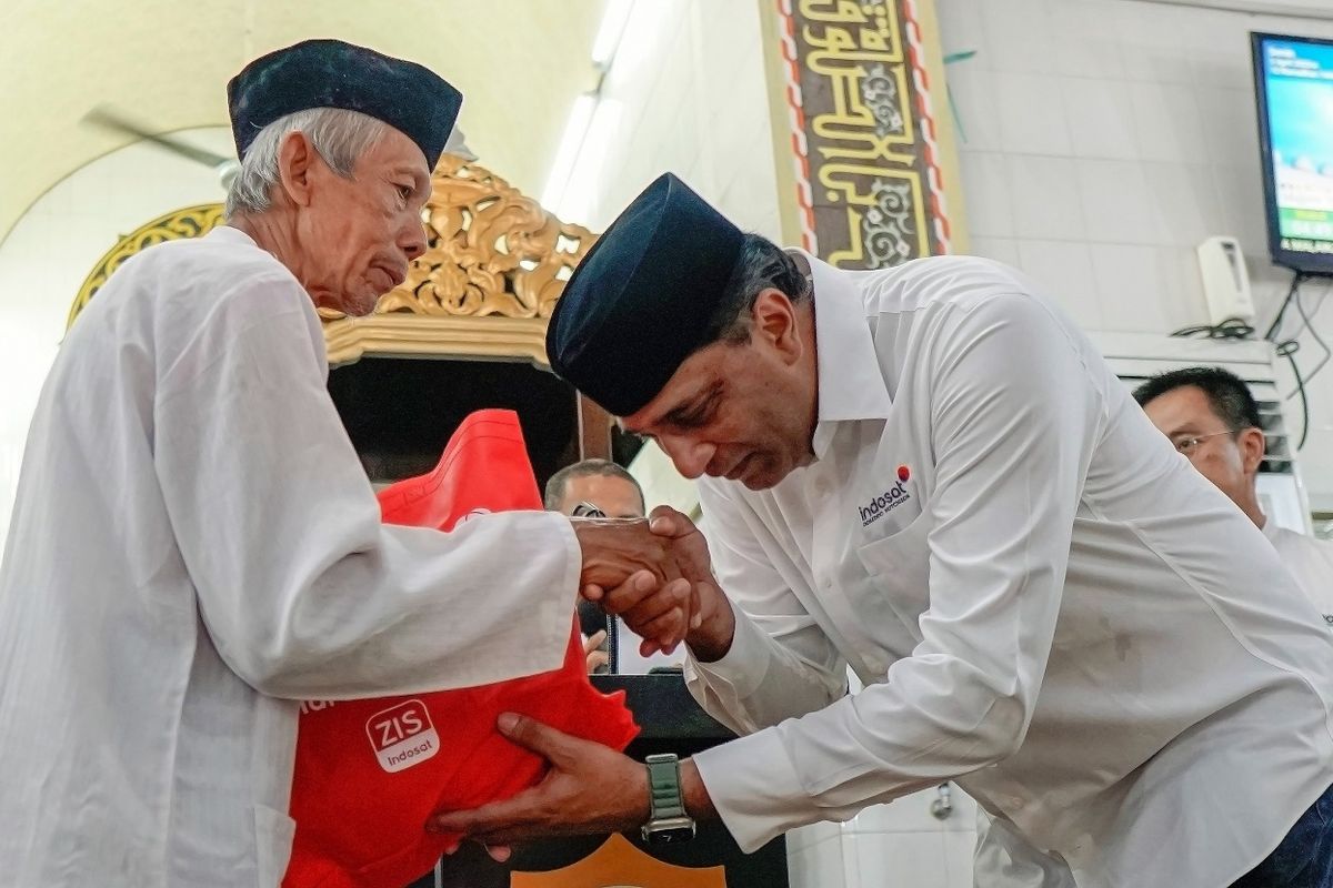 Selama bulan Ramadan, Indosat Ooredoo Hutchison mengajak para pelanggan untuk berdonasi untuk Para Pengurus Mesjid atau Marbot. Poin yang ditukarkan oleh pelanggan melalui IMPoin dan BonsTri telah dilipatgandakan oleh Indosat dan terkumpul sekitar Rp992 juta. Jumlah tersebut dikonversi menjadi paket untuk lebaran para marbot di 1.436 masjid yang tersebar di 48 kota/kabupaten di 17 provinsi dengan target terdistribusi seluruhnya di H-1 Lebaran. 