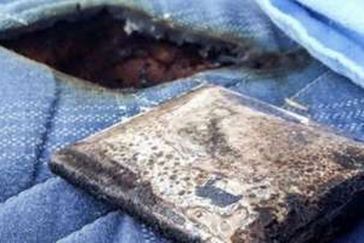 Baterai dari ponsel Galaxy SIII milik anak lelaki di Finlandia yang meledak dan melubangi kasur