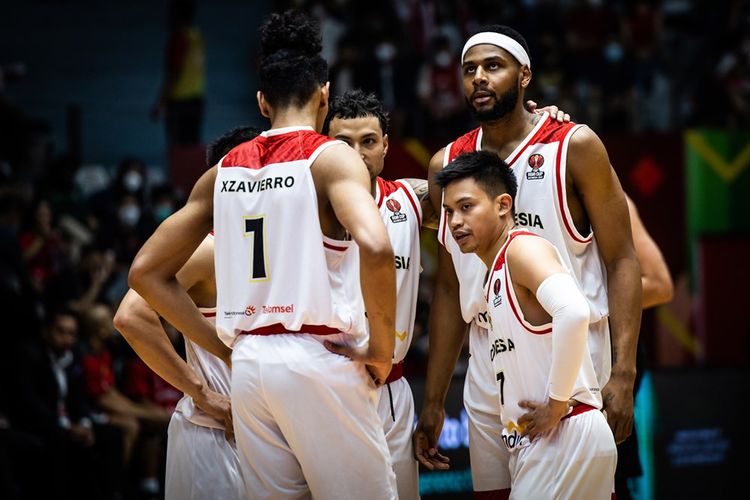 Ekspresi para pemain timnas basket Indonesia saat melawan Yordania pada laga kedua Grup A FIBA Asia Cup 2022.