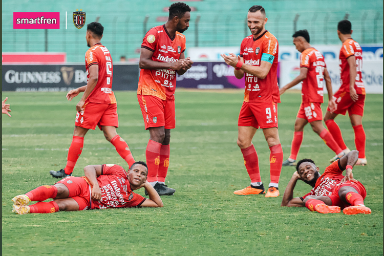 Skuad Bali United merayakan gol mereka ke gawang PSM Makassar dalam ajang Liga 1 2022-2023 pekan ke-19 di Stadion Sultan Agung, Bantul, Jumat (20/1/2023) sore WIB.