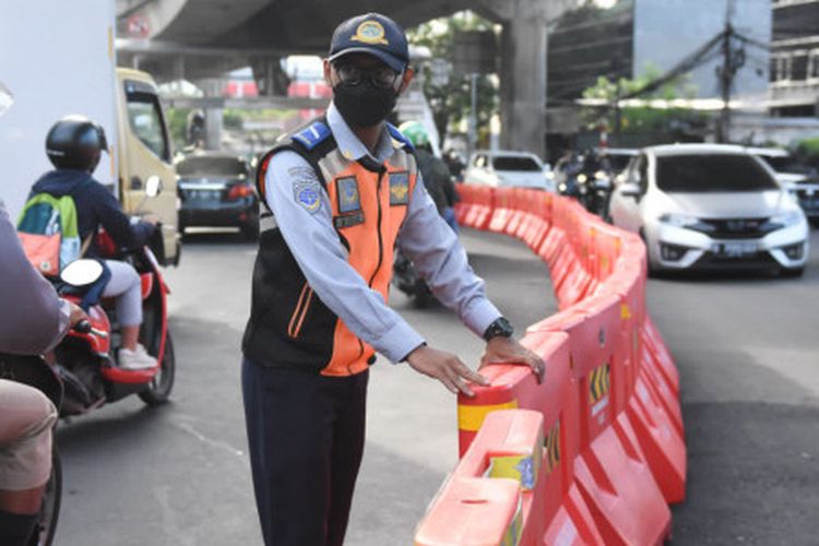 Ilustrasi rekayasa lalu lintas di Simpang Pasar Rebo, Jakarta Timur