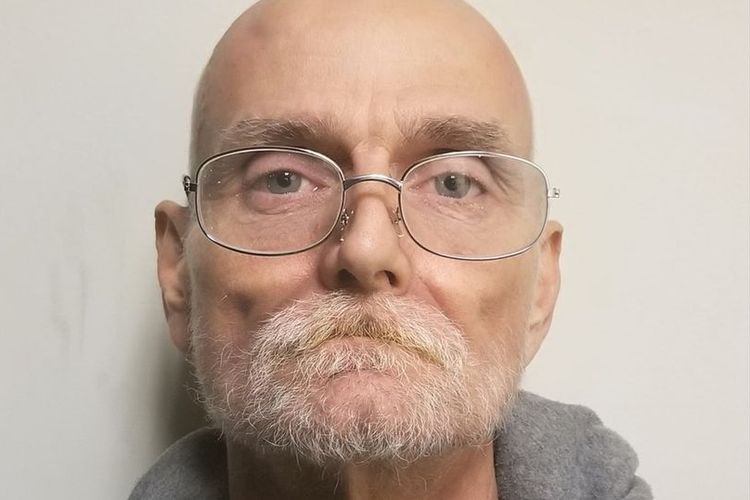 Johnny Dwight Whited (53 tahun) dari Trinity, Alabama di AS yang mengaku kepada kepolisian telah melakukan pembunuhan 25 tahun silam dan ia yang kini sedang sakit parah mengaku menyesal.