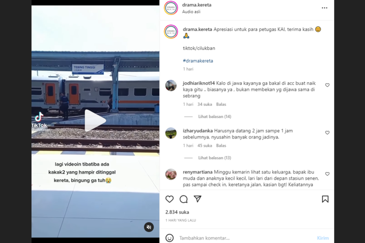 Tangkapan layar unggahan video memperlihatkan seorang penumpang berusaha mengejar dan masuk ke dalam kereta yang sudah diberangkatkan dari Stasiun Tebing Tinggi.