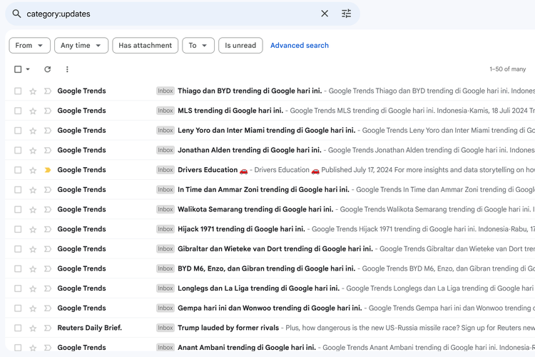 Ilustrasi cara mengatasi penyimpanan Google penuh dengan menghapus e-mail berita dan pembaruan lainnya.