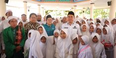 Gus Muhaimin Silaturahmi ke IAY Darul Azhar Tanah Bumbu, Bupati Zairullah Ucapkan Rasa Syukur