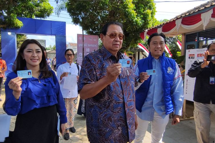 #---Susilo Bambang Yudhoyono didampingi putra bungsunya Edhie Baskoro Yudhoyono dan istrinya Alya, Rabu (14/09/2024)---#