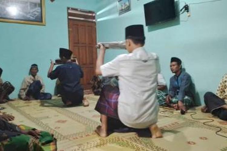 Tradisi sinoman adalah tradisi masyarakat Jawa yang telah berlangsung turun-temurun.