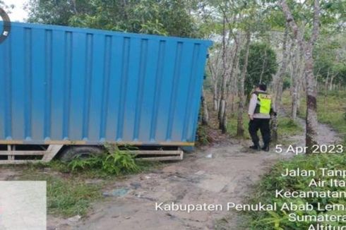Mobil Boks Besar Terjebak 2 Malam di Tengah Perkebunan di Kabupaten PALI, Hanya Ada Jalan Setapak