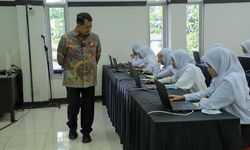 Pastikan Asta Cita Presiden Terkait Penguatan SDM, Wamen PANRB Tinjau Pelaksanaan SKD Sekolah Kedinasan di Surabaya