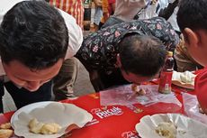 Berani Makan Durian Tanpa Tangan? Ikuti Lomba Ini...