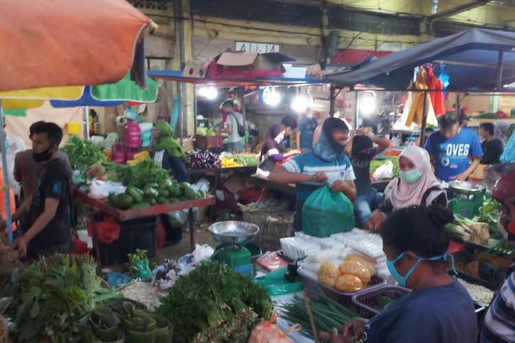 Total seluruhnya pedagang pasar tos 3000 yang terpapar corona menjadi empat orang pedagang dan semuanya merupakan pedagang sayuran dan bumbu dapur.