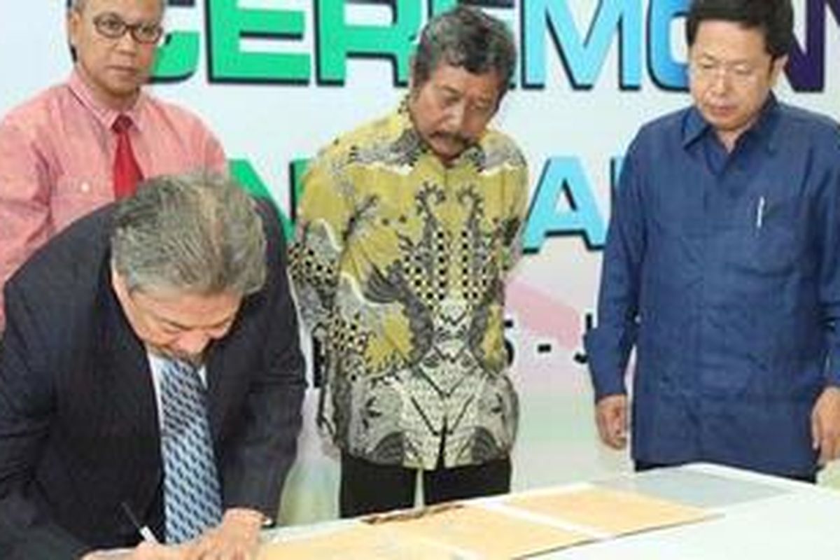 Seremoni penandatanganan MoU PON 2012.