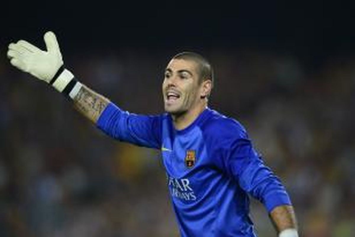 Penjaga gawang Barcelona, Victor Valdes.