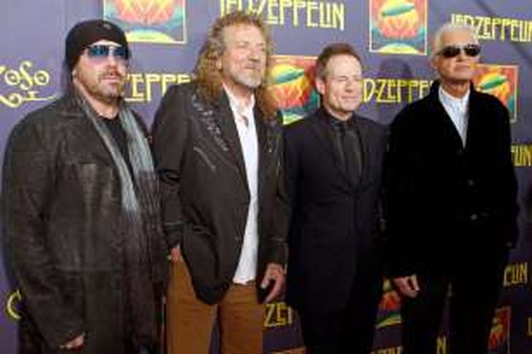 Para personel Led Zeppelin, (dari kiri) Jason Bonham (putra mendiang drummer John Bonham), vokalis Robert Plant, bassist John Paul Jones, dan gitaris Jimmy Page, menghadiri Led Zeppelin: Celebration Day di New York, pada 9 Oktober 2012. 