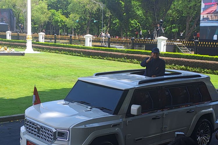 Presiden Prabowo Subianto tiba di Istana, Jakarta, Minggu (20/10/2024).