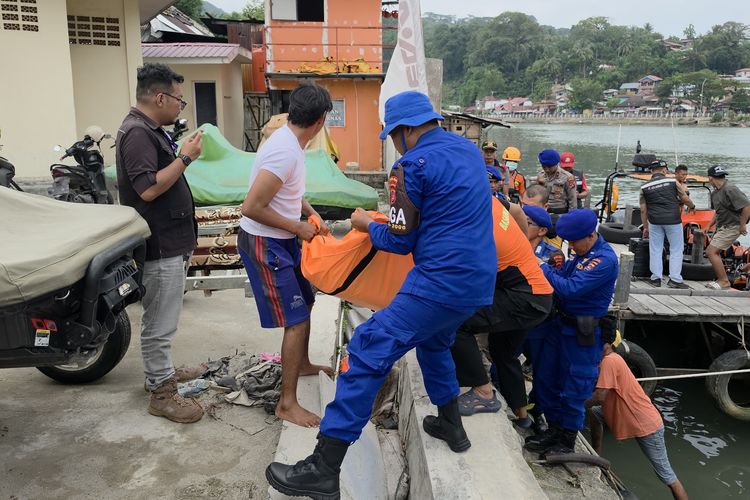 Kapal TB Simponi Terbakar di Perairan Padang, 1 ABK Meninggal Dunia