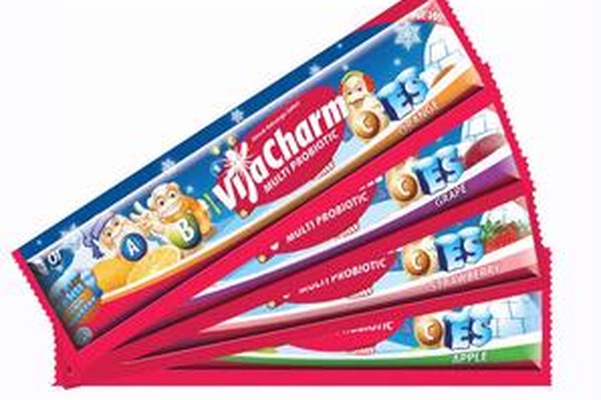 VitaCharm Es, hadir dalam 5 varian rasa; grape, orange, strawberry, apple, dan classic white. Dipasarkan dengan harga Rp 1.000.
