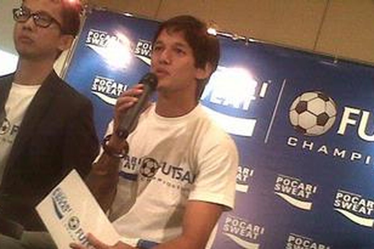 Irfan Bachdim (kanan) saat konfrensi pers Pocari Sweat Futsal Championship 2011 di hotel Grand Hyatt, Senin (31/1/2011)