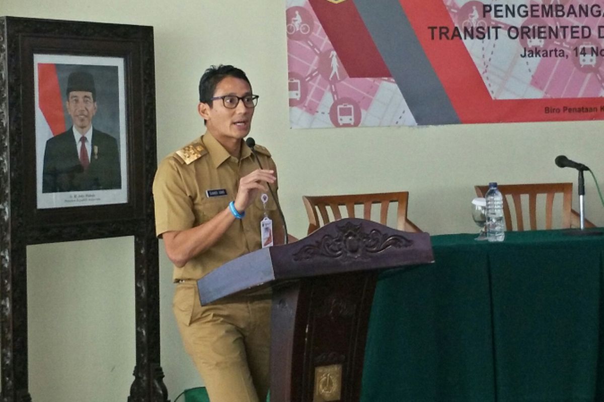 Wakil Gubernur DKI Jakarta Sandiaga Uno saat membuka focus group discussion (FGD) tentang pengembangan kawasan transit oriented development (TOD) di Balai Kota DKI Jakarta, Selasa (14/11/2017).