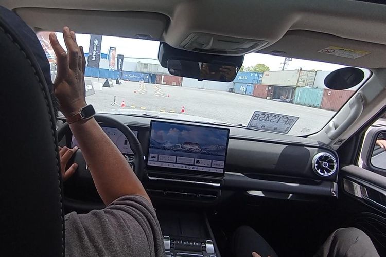 Merasakan kenyamanan suspensi Tank 300 diesel di bangku penumpang