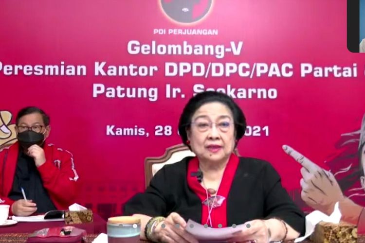 Ketua Umum PDI Perjuangan Megawati Soekarnoputri di acara virtual “Peresmian Dan Penandatangan Prasasti Taman UMKM Bung Karno dan 16 Kantor Partai PDI Perjuangan”, Kamis (28/10/2021). Foto: Tangkapan Layar Aplikasi Zoom