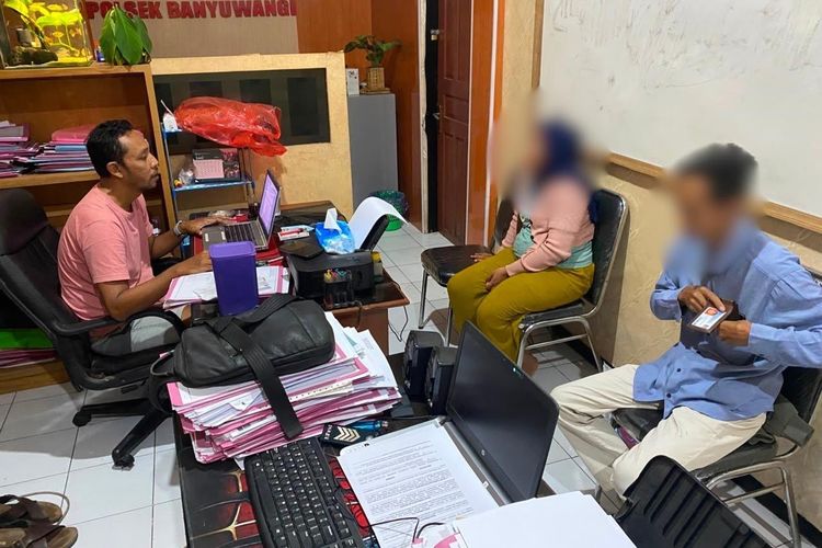 Seorang Perempuan Curi Tablet Sambil Bawa Anak di Banyuwangi