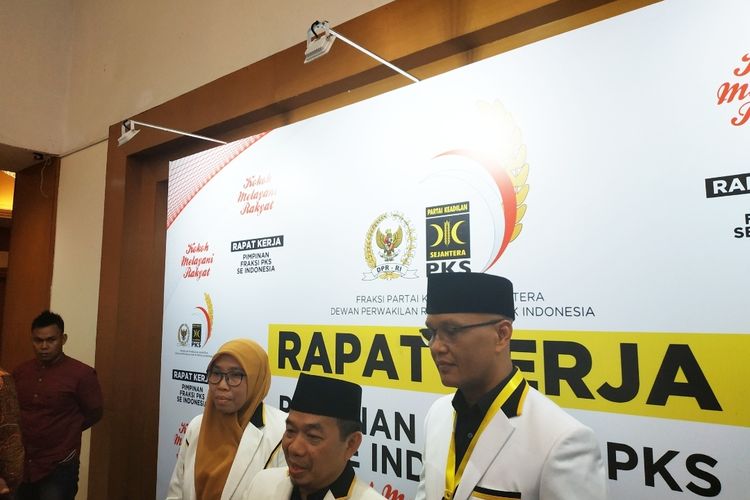 Ketua Fraksi PKS DPR RI,  Jazuli Juwaini di Hotel Sahid, Jakarta, Rabu (4/12/2019). 