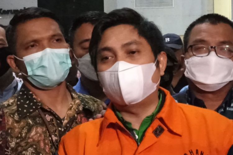 Mantan Bupati Tanah Bumbu, Kalimantan Selatan Mardani H Maming digelandang ke rumah Tahanan KPK di Pomdam Jaya Guntur, Kamis (28/7/2022).
