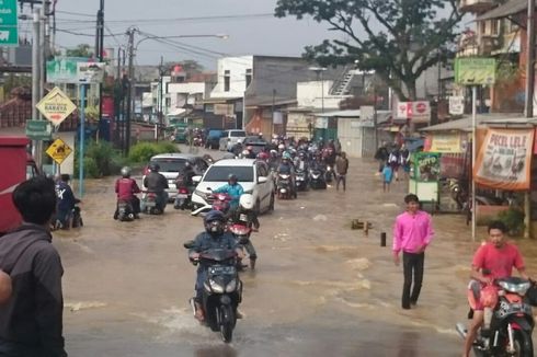 Banjir di Kabupaten Bandung, Akses di Sejumlah Jalan Lumpuh