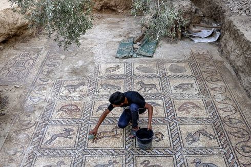 Mosaik Kuno dari Era Bizantium Ditemukan Petani di Jalur Gaza saat Menanam Pohon