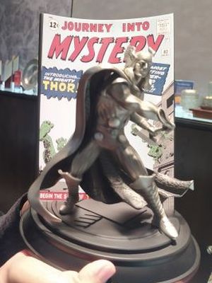 Suvenir atau pernak-pernik Thor dari karakter Marvel Comics kerajinan pewter Royal Selangor International asal Malaysia.

Foto diambil pada 18 Januari 2023 di Jakarta.

Pewter berasal dari campuran timah (97 persen) dan 3 persen tembaga dan antimoni.
