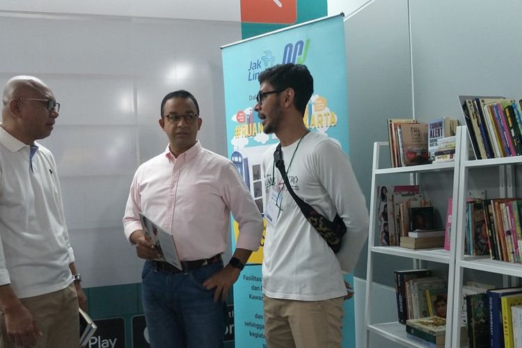 Gubernur DKI Jakarta Anies Baswedan meluncurkan Ruang Baca Jakarta di Stasiun Bundaran HI, Minggu (8/9/2019).