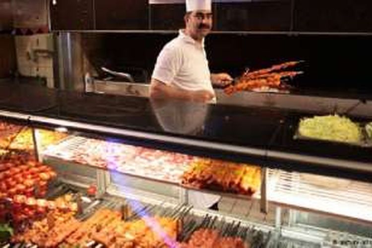 Umat Muslim Jerman banyak yang bekerja di bidang gastronomi sehingga mereka harus tetap bekerja meski harus berpuasa sekitar 19 jam.